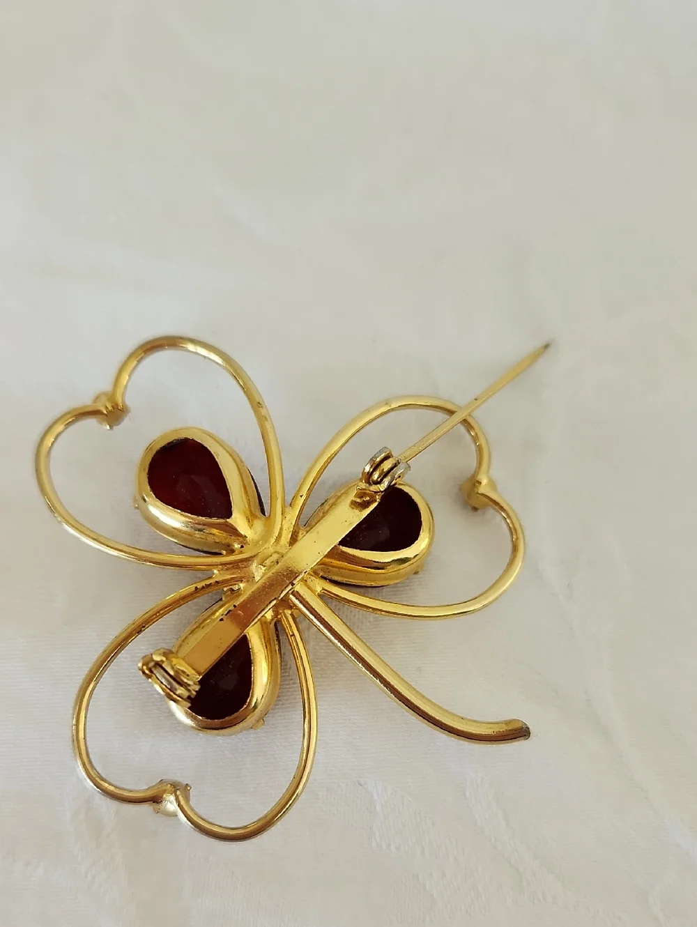 Red Rhinestone Clover Brooch Pin - Picture 4 of 5